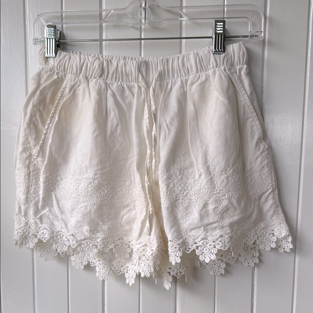 Trovata White High Waist Women Shorts